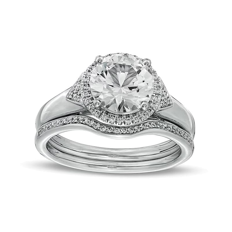 8,0mm weißer Labor-Saphir und 0,2 ct. Gesamtgewicht Diamant Braut-Set mit Halo und Chevron-Besatz aus rhodiniertem Sterlingsilber