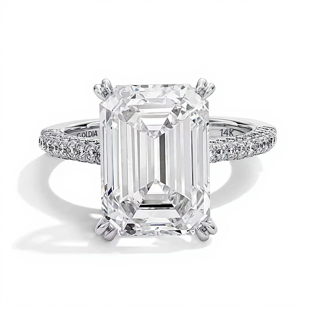 8.75 ct. Gesamtgewicht Verlobungsring mit Labordiamant im Smaragdschliff, Solitär mit seitlichem Besatz, in 14K Weißgold (F/VS2)