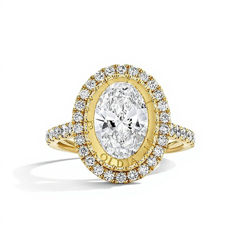 3.0 ct. Gesamtgewicht Verlobungsring mit ovalem Labordiamant und Halo in 14K Gelbgold (F/VS2)