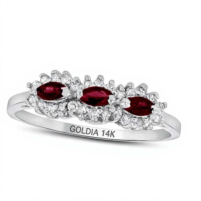 Dreistein-Ring mit querliegendem Marquise-Rubin und 0.2 CT. TW Diamanten in 14K Weißgold