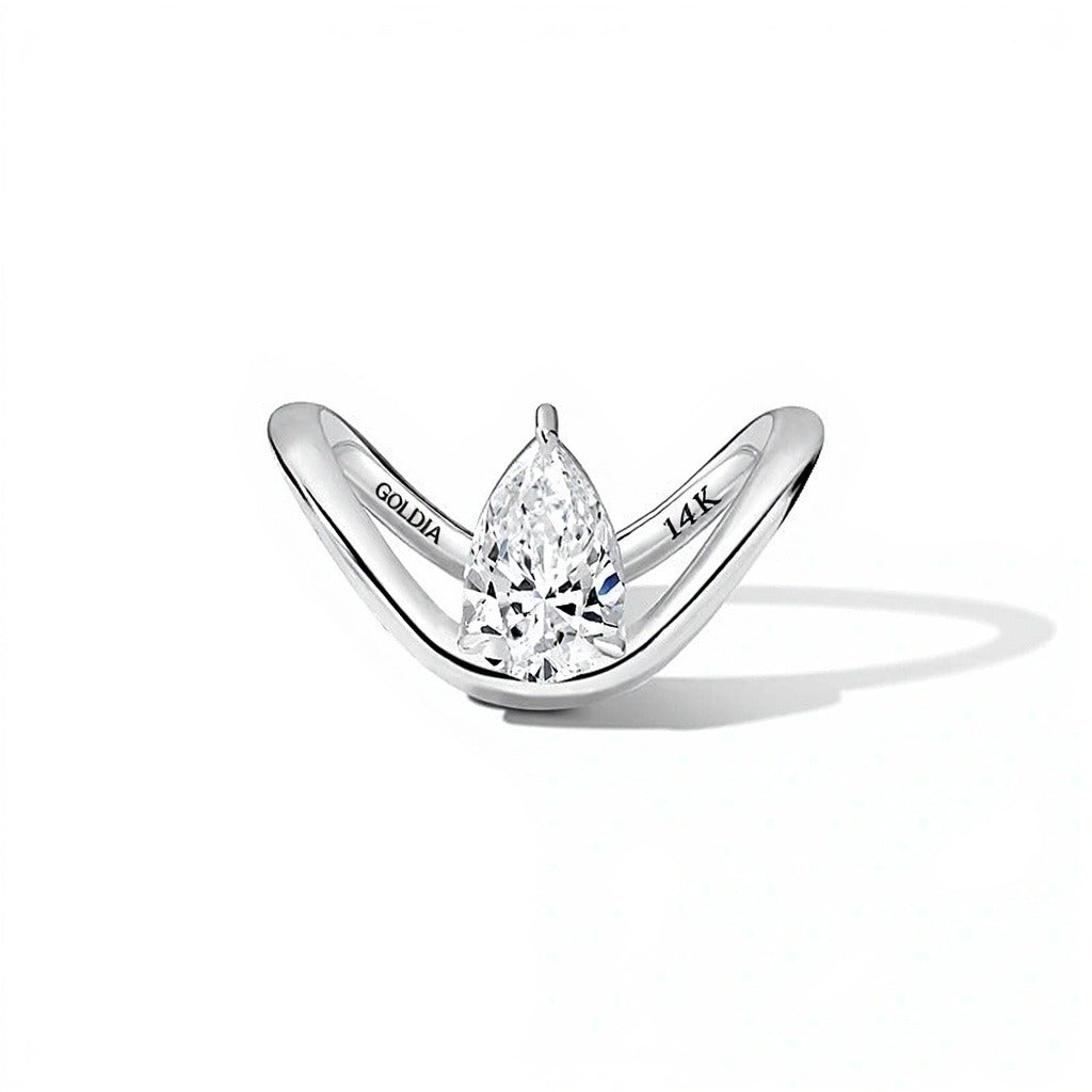 Zales x SHAHLA 1,5 ct. tropfenförmiger Labordiamant Solitär Zaha Verlobungsring in 14K Weißgold