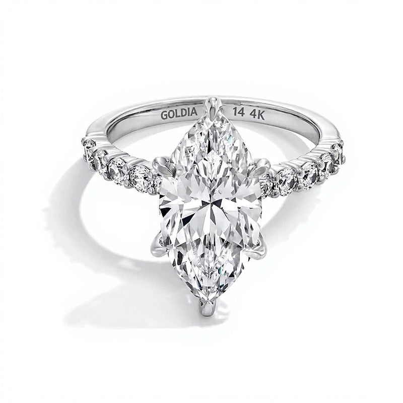 4.5 CT. Gesamtgewicht Labordiamant-Verlobungsring im Marquise-Schliff Solitär mit seitlichem Besatz in 14K Weißgold (F/VS2)