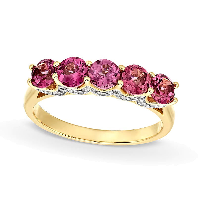 Rhodolith-Granat und 0,2 ct. Gesamtgewicht Diamant Fünfstein-Ring in 10K Gelbgold