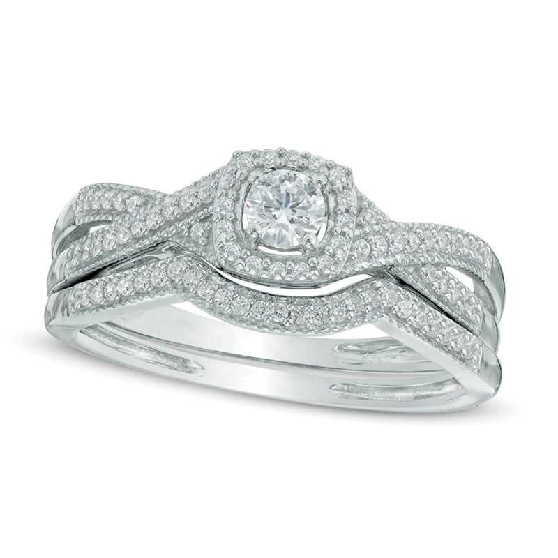 0,33 ct. Gesamtgewicht Diamant-Brautset mit Kissenschliff-Halo und gedrehter Ringschiene in 10K Weißgold