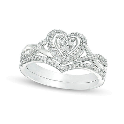 0.2 ct. Gesamtgewicht Diamant Brautset mit Herz-Rahmen und Twist-Design in 10K Weißgold