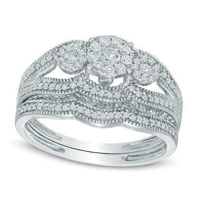 Braut-Set mit runden Diamanten im Dreistein-Design, 0.5 ct. Gesamtgewicht, in 10K Weißgold