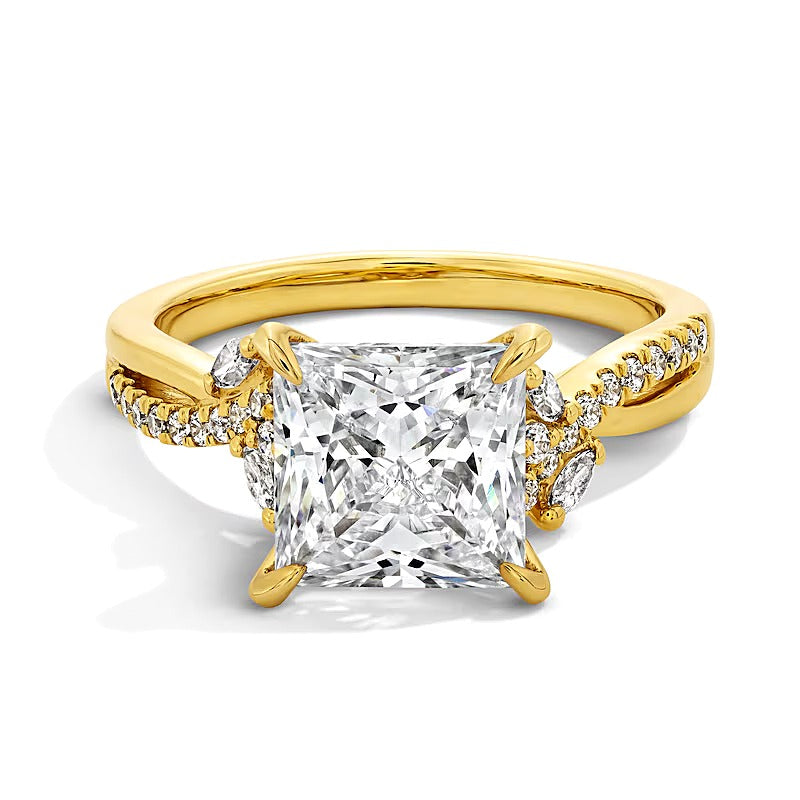 3,33 ct. Gesamtgewicht Solitär mit seitlichem Besatz mit Princess-Labordiamant in 14K Gelbgold (F/VS2)