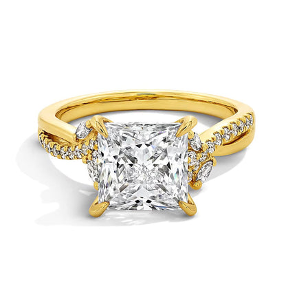 3,33 ct. Gesamtgewicht Solitär mit seitlichem Besatz mit Princess-Labordiamant in 14K Gelbgold (F/VS2)