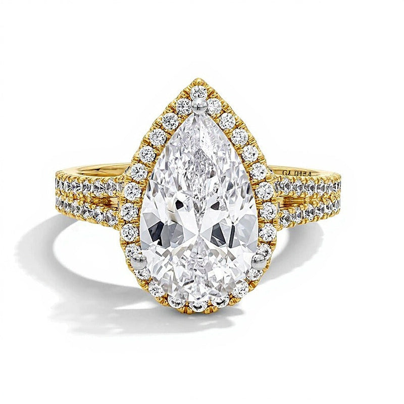 3.63 ct. Gesamtgewicht tropfenförmiger Labordiamant Halo Verlobungsring mit geteiltem Ring in 14K Gelbgold (F/VS2)