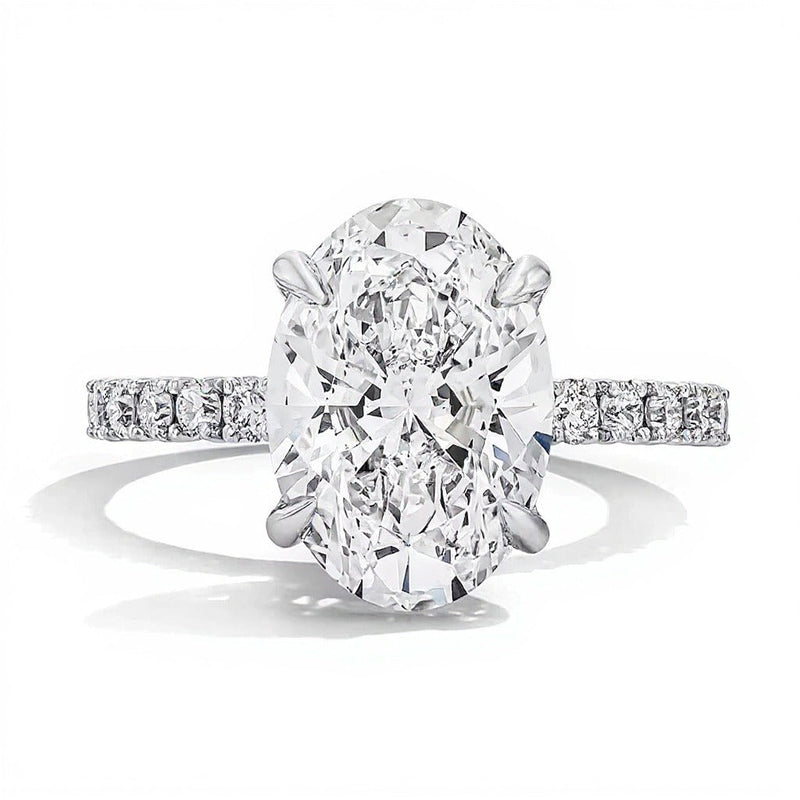4.5 CT. TW Solitär mit seitlichem Besatz Verlobungsring mit ovalem Labordiamant in 14K Weißgold (F/VS2)