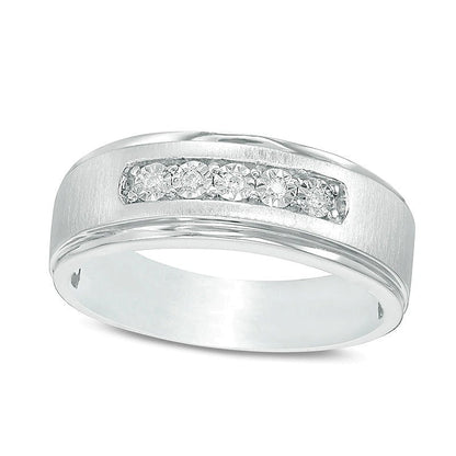 0.05 ct. Gesamtgewicht Diamant Fünfstein Ehering mit Satin-Finish in 10K Weißgold