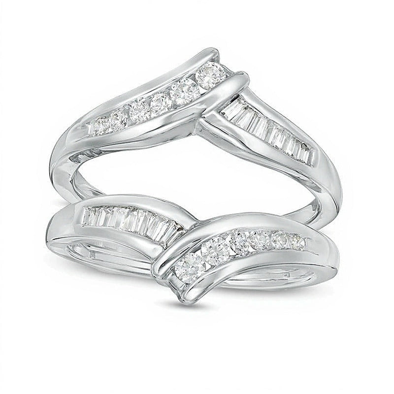 0,5 ct. Gesamtgewicht Ring mit Baguette- und runden Diamanten in 14K Weißgold