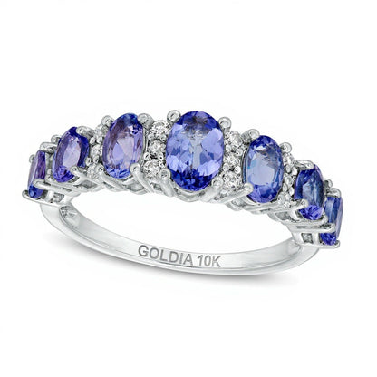 Ring mit ovalem Tansanit und 0,13 ct. Gesamtgewicht Diamanten, abgestuft mit sieben Steinen, in 10K Weißgold
