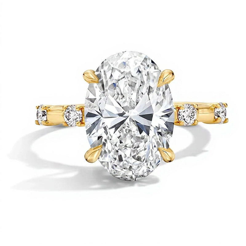 4.25 CT. Gesamtgewicht Solitär mit seitlichem Besatz Verlobungsring mit ovalem Labordiamant in 14K Gelbgold (F/VS2)