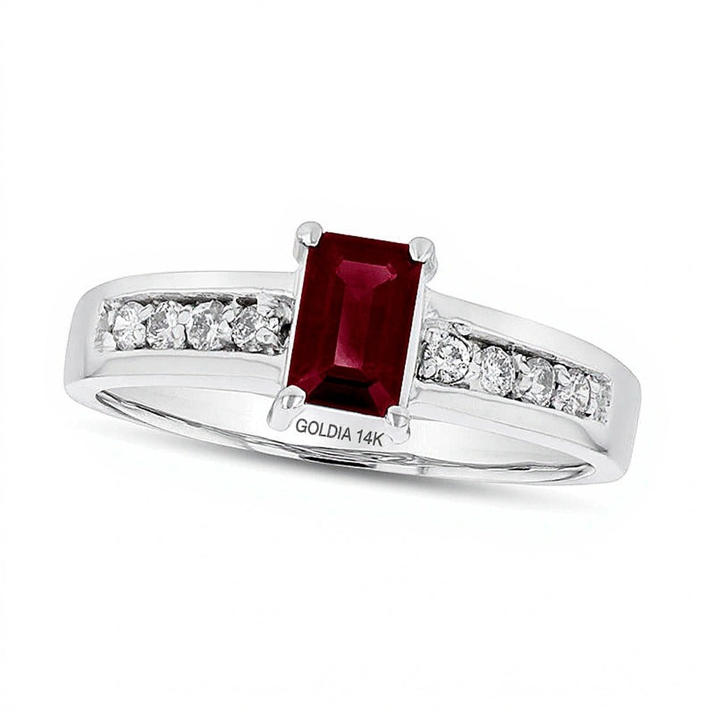 Verlobungsring mit Rubin im Smaragdschliff und 0,17 ct. Gesamtgewicht Diamanten in 14K Weißgold