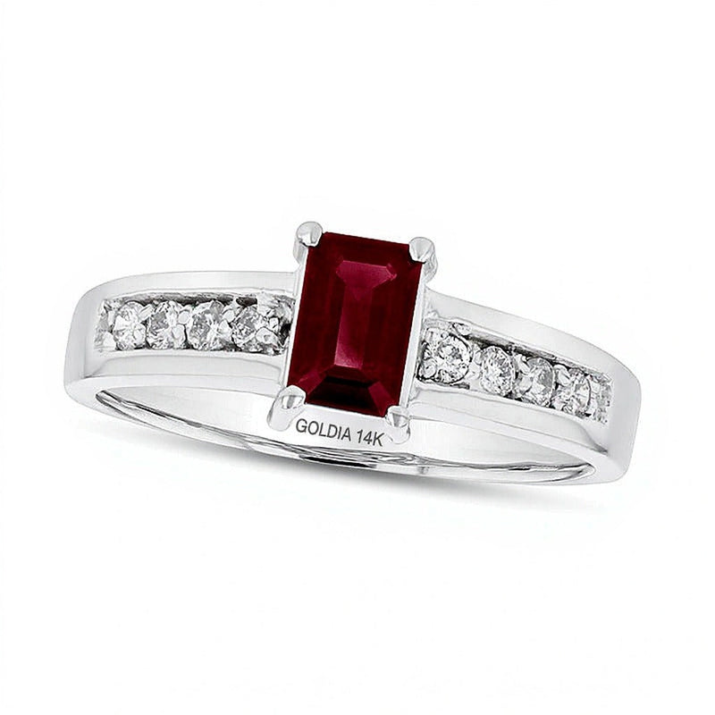 Verlobungsring mit Rubin im Smaragdschliff und 0,17 ct. Gesamtgewicht Diamanten in 14K Weißgold