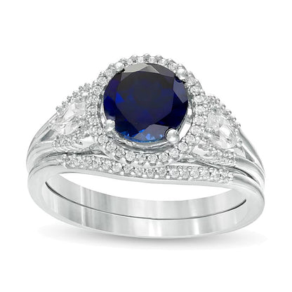 7,0mm blauer und weißer Saphir (Labor) und 0,25 ct. Gesamtgewicht Diamant Dreistein-Braut-Set in rhodiniertem Sterlingsilber