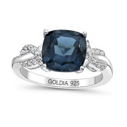 8,0 mm blauer Topas im Kissenschliff und 0,1 ct. Gesamtgewicht Diamant Fashion-Ring mit gedrehten Seiten aus rhodiniertem Sterlingsilber
