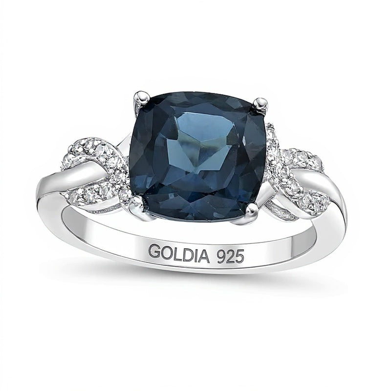 8,0 mm blauer Topas im Kissenschliff und 0,1 ct. Gesamtgewicht Diamant Fashion-Ring mit gedrehten Seiten aus rhodiniertem Sterlingsilber