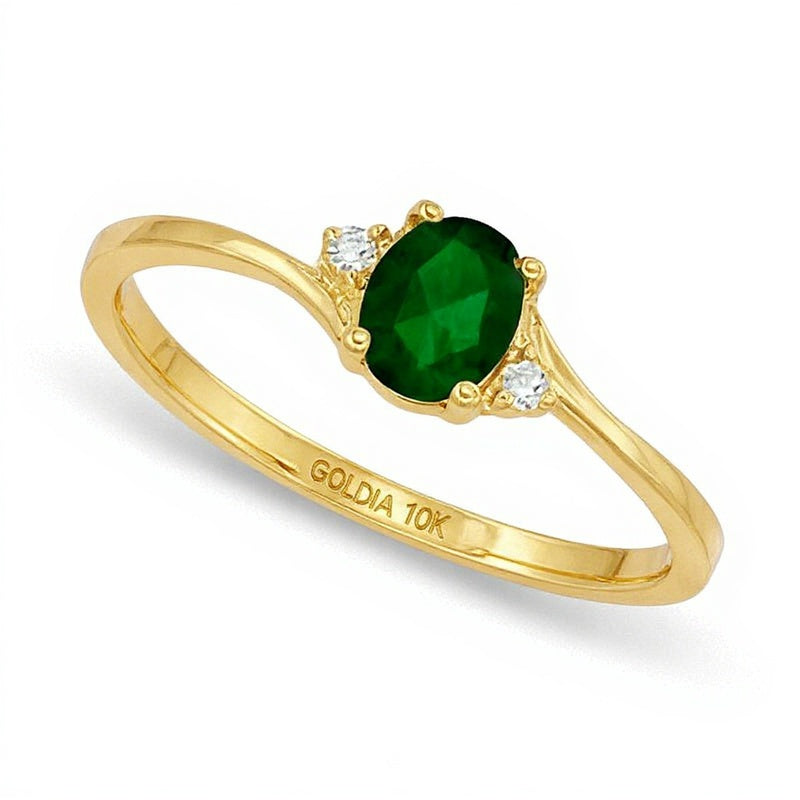 Ring mit ovalem Smaragd und Diamanten in 10K Gelbgold