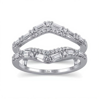 0.75 ct. Gesamtgewicht Ring mit Baguette- und rundem Diamanten im Chevron-Design in 14K Weißgold