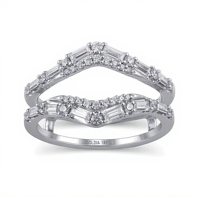 0.75 ct. Gesamtgewicht Ring mit Baguette- und rundem Diamanten im Chevron-Design in 14K Weißgold