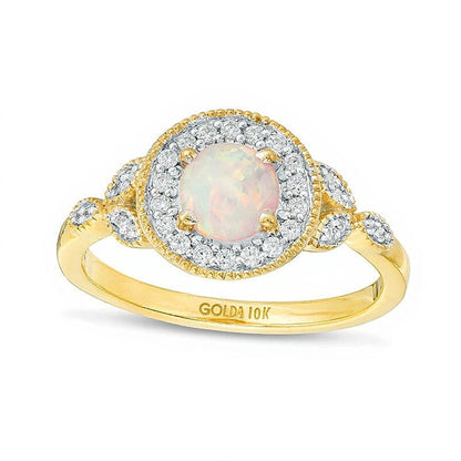 Ring im Vintage-Stil mit 5,5 mm Labor-Opal und 0,13 ct. Gesamtgewicht Diamant-Halo in 10K Gelbgold