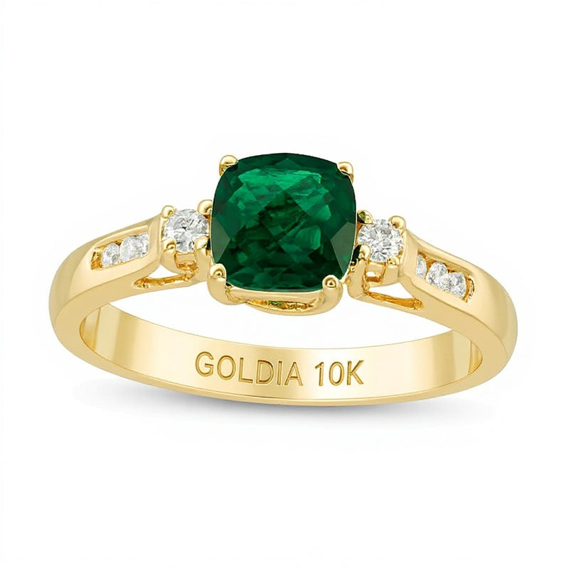 Ring mit Smaragd im Kissenschliff 6.0mm und Diamanten 0.13 ct. Gesamtgewicht in 10K Gelbgold