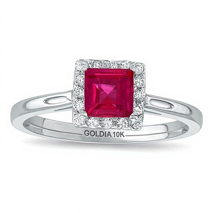 Verlobungsring mit Labor-Rubin im Princess-Schliff und Diamanten 0.14 ct. Gesamtgewicht in 10K Weißgold
