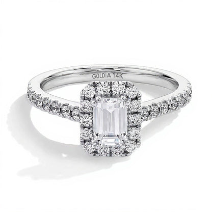Verlobungsring 1.0 ct. Gesamtgewicht mit Labordiamanten im Smaragdschliff und Halo in 14K Weißgold (F/SI2)