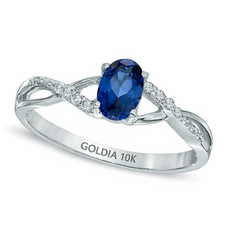 Verlobungsring mit ovalem, im Labor erzeugtem blauem Saphir und Diamant-Besatz in 10K Weißgold