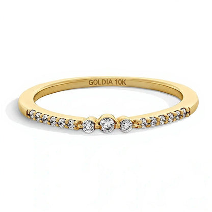 Dreistein-Ring mit weißen Diamanten 0.13 ct. Gesamtgewicht, rund, in 10K Gelbgold