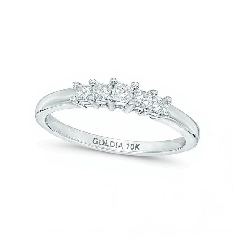 0.25 ct. Gesamtgewicht Memoire-Ring mit fünf Diamanten im Princess-Schliff in 10K Weißgold