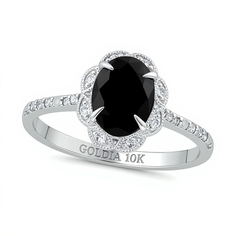 Ring mit ovalem schwarzem Saphir und 0,17 ct. Gesamtgewicht Diamanten mit gewelltem Rahmen in 10K Weißgold