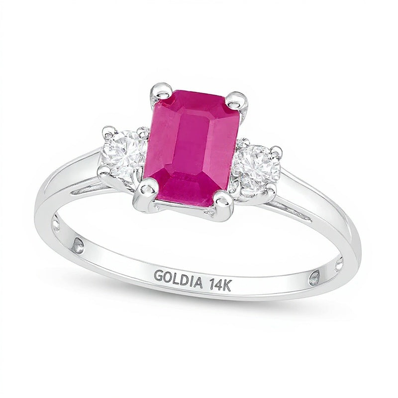Dreistein-Ring mit Rubin im Smaragdschliff und 0,2 ct. Gesamtgewicht Diamanten in 14K Weißgold