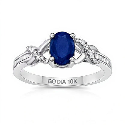 Ring mit ovalem blauem Saphir und 0,17 ct. Gesamtgewicht Diamanten, Solitär mit seitlichem Besatz, in 10K Weißgold