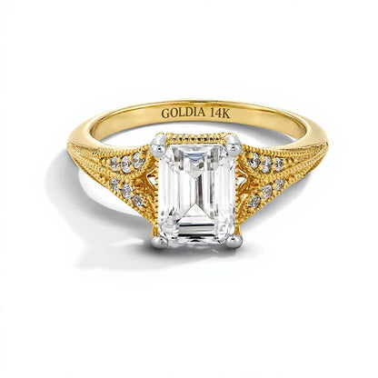 2,17 ct. Gesamtgewicht Solitär mit seitlichem Besatz im Vintage-Stil mit Labordiamant im Smaragdschliff in 14K Gelbgold (F/VS2)