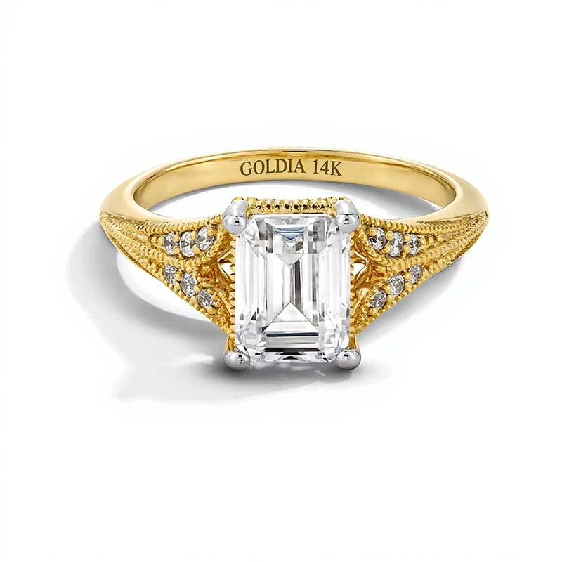 2,17 ct. Gesamtgewicht Solitär mit seitlichem Besatz im Vintage-Stil mit Labordiamant im Smaragdschliff in 14K Gelbgold (F/VS2)
