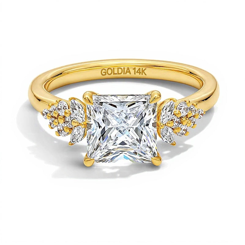 2,33 ct. Gesamtgewicht Solitär mit seitlichem Besatz mit Labordiamanten im Princess- und Marquise-Schliff in 14K Gelbgold (F/VS2)