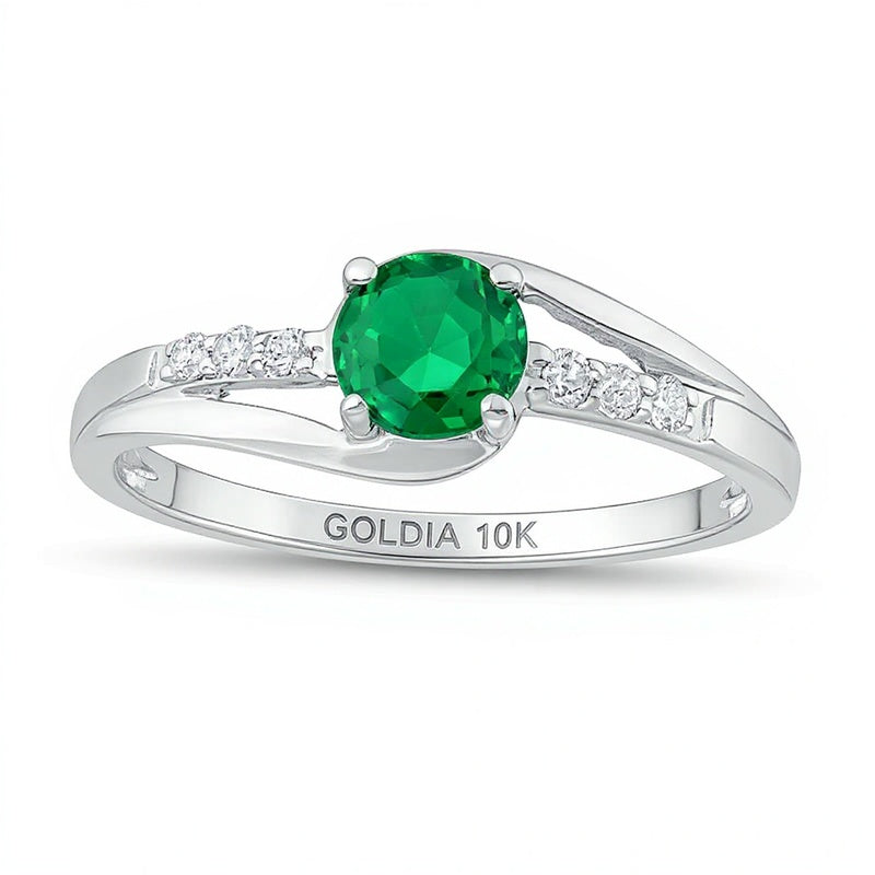 5.0mm Labor-Smaragd und 0.07 ct. Gesamtgewicht Diamant Bypass-Ring mit Split-Shank in 10K Weißgold