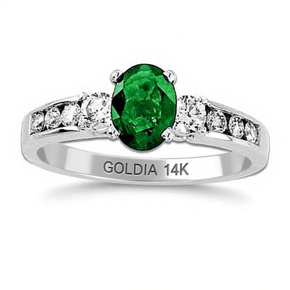 Fashion-Ring mit ovalem Smaragd und 0,38 ct. Gesamtgewicht Diamanten in 14K Weißgold