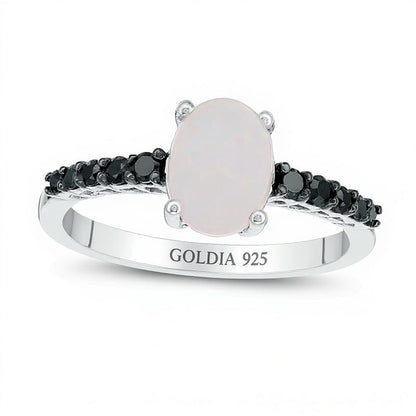 Ring mit ovalem laborgezüchtetem Opal und 0,2 ct. Gesamtgewicht schwarzem Diamant in Sterlingsilber