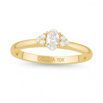Verlobungsring Solitär mit seitlichem Besatz 0.38 ct. Gesamtgewicht mit ovalen und runden Diamanten in 10K Gelbgold