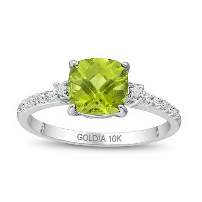 7,0mm Peridot im Kissenschliff und 0,13 ct. Gesamtgewicht Diamant Verlobungsring als Solitär mit seitlichem Besatz in 10K Weißgold