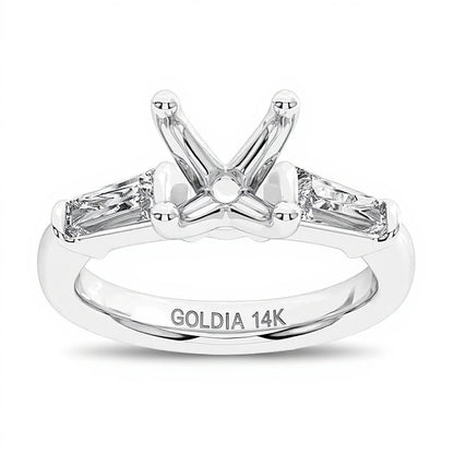 0,63 ct. Gesamtgewicht konisch zulaufender Baguette Labordiamant Halbfassung in 14K Weißgold (F/VS2)