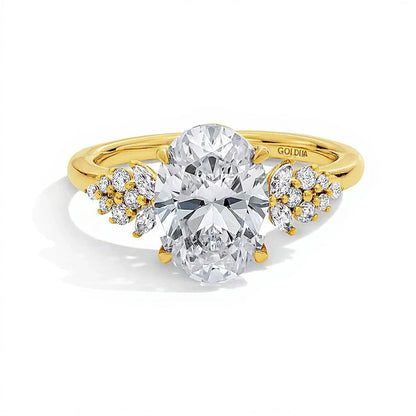 3,33 ct. Gesamtgewicht Verlobungsring Solitär mit seitlichem Besatz mit ovalem Labordiamant in 14K Gelbgold (F/VS2)