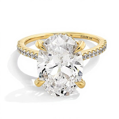 Verlobungsring Solitär mit seitlichem Besatz mit ovalem Labordiamant 6.5 ct. Gesamtgewicht in 14K Gelbgold (F/VS2)