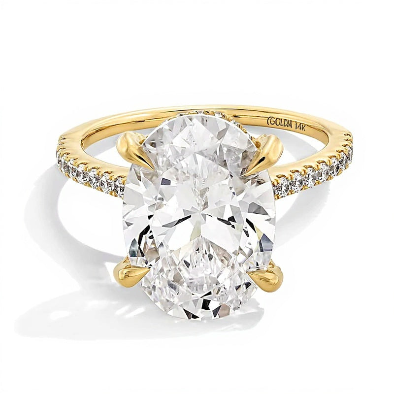 Verlobungsring Solitär mit seitlichem Besatz mit ovalem Labordiamant 6.5 ct. Gesamtgewicht in 14K Gelbgold (F/VS2)