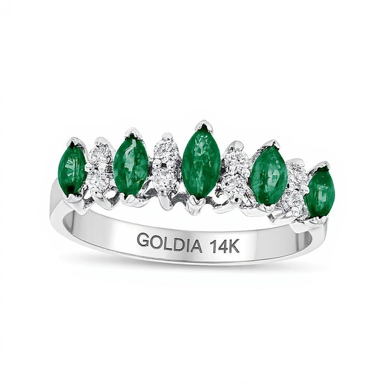 Fashion-Ring mit Marquise-Smaragd und 0,13 ct. Gesamtgewicht Diamanten, neun Steine, in 14K Weißgold
