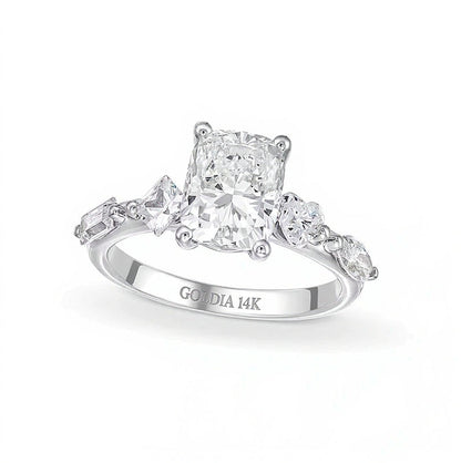 Solitär mit seitlichem Besatz aus 14K Weißgold mit Labordiamanten im Kissenschliff, weiß (F/VS2), 3.0 ct. Gesamtgewicht